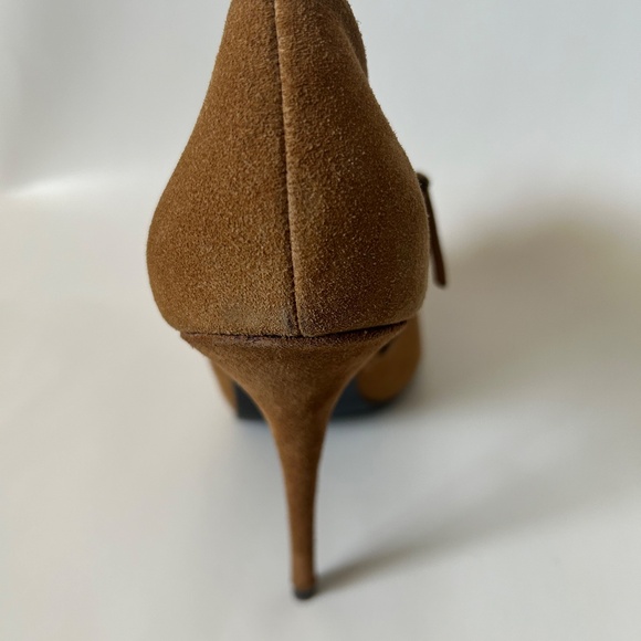 Funky & Comfy!! - Picture 9 of 10